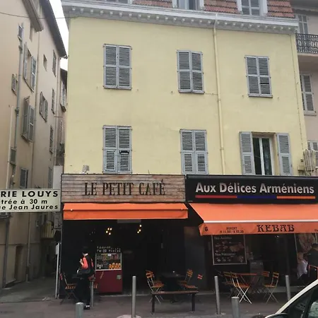 6 Place Gambetta